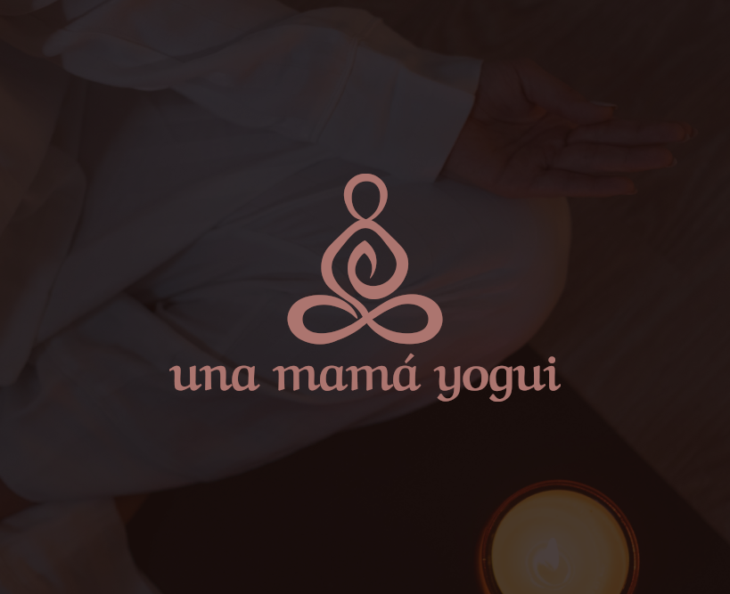 Una mamá yogui logo